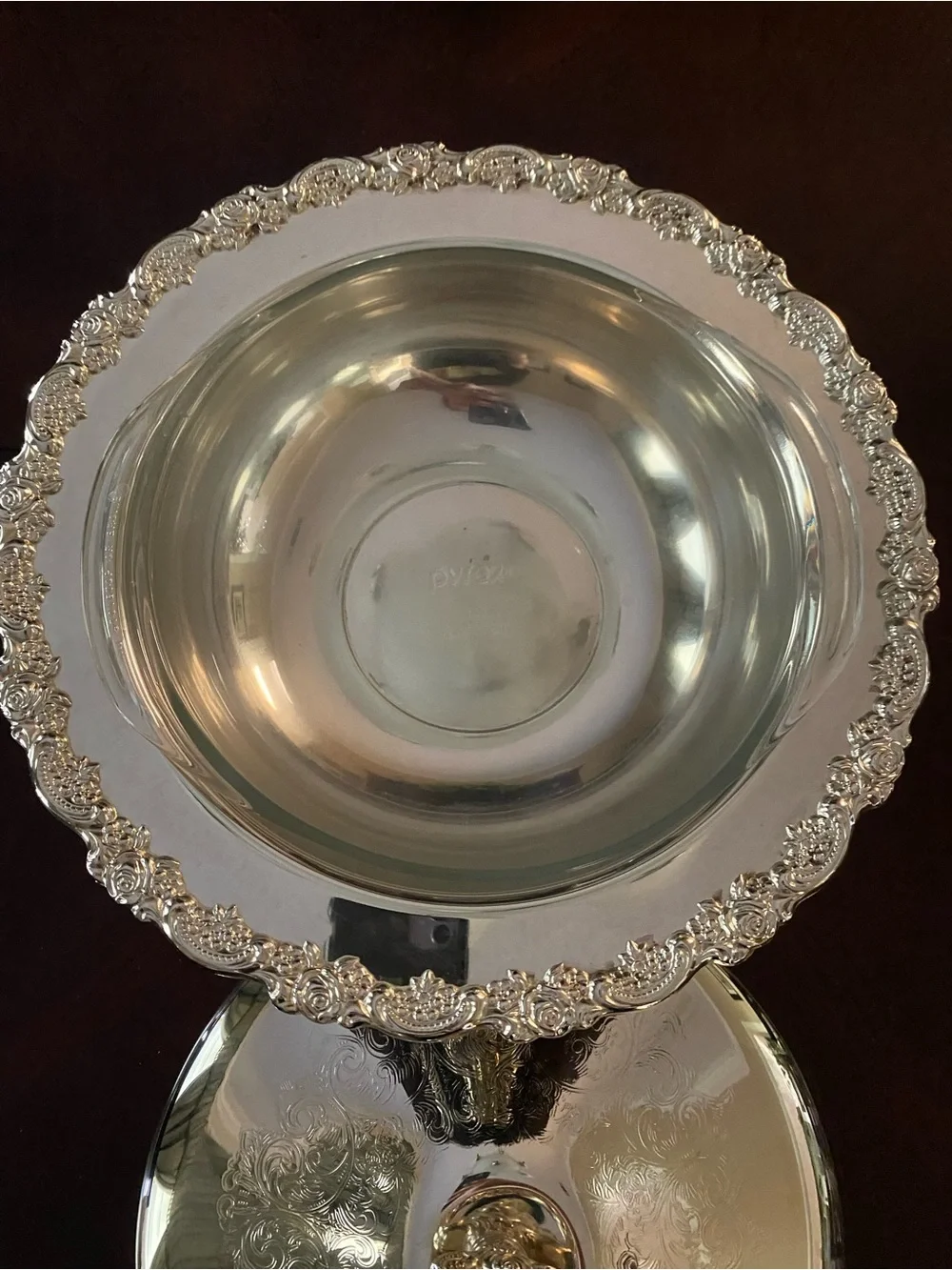 Silver Covered Serving Dish with Decorative Lid and Pyrex dish 12 inches - Picture 4 of 15